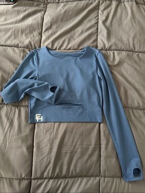 Fabletics Dusty Blue Long-Sleeve Cropped Active Top